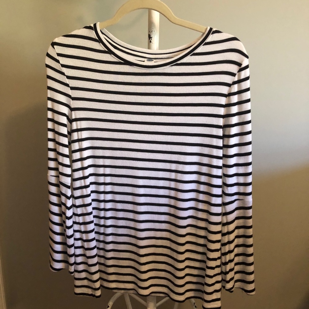 Thermal black and white striped flowy sleeve